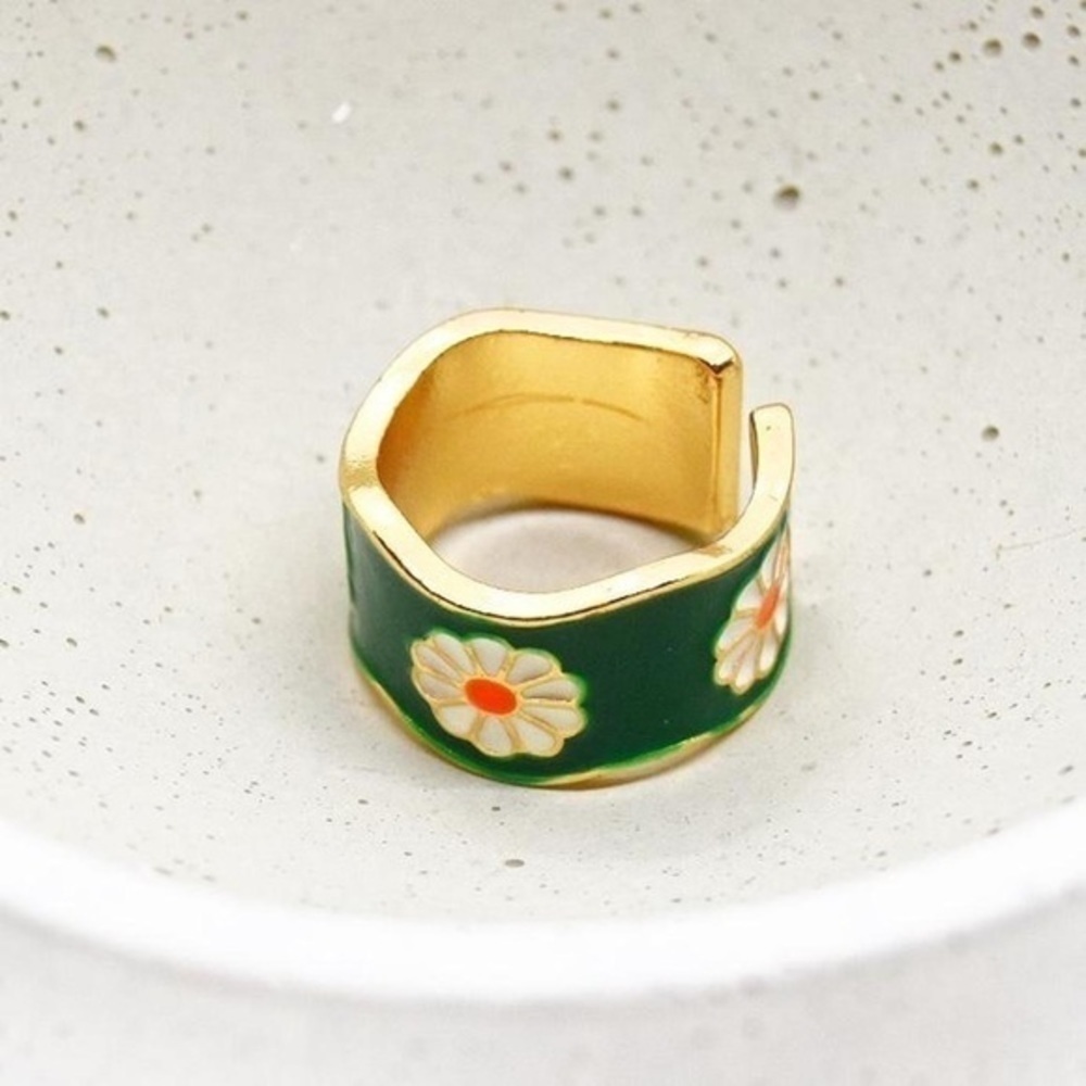 Green Enamel Flower Ring - Picture 3 of 4